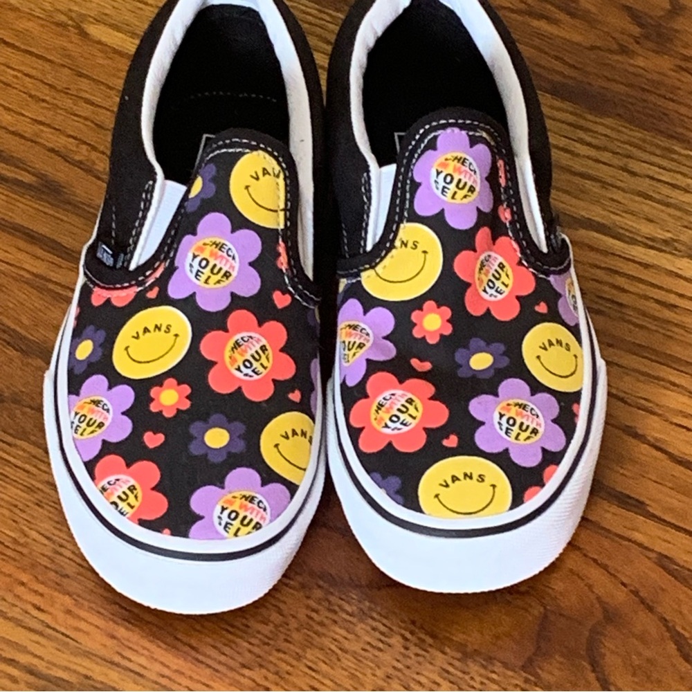 Vans Classic SlipOn Radically Happy Skate Shoe Sneaker Unisex NWT
Boys Kids Teen - Picture 11 of 16